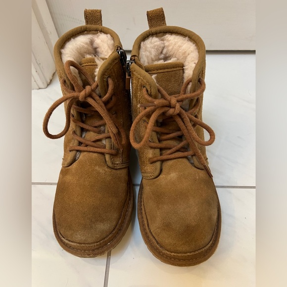 UGG Kids Neumel II Suede Boots Size 2 - Picture 3 of 9